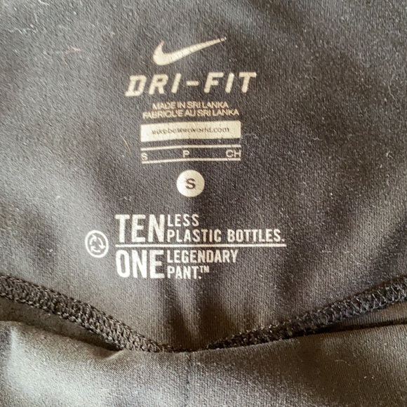 Nike Dri-Fit capri pants - Picture 3 of 3